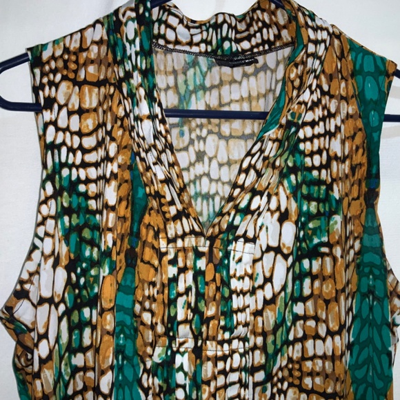 East 5th Reptile print V neck blouse Sz XL sleeveless pleating - Picture 3 of 6